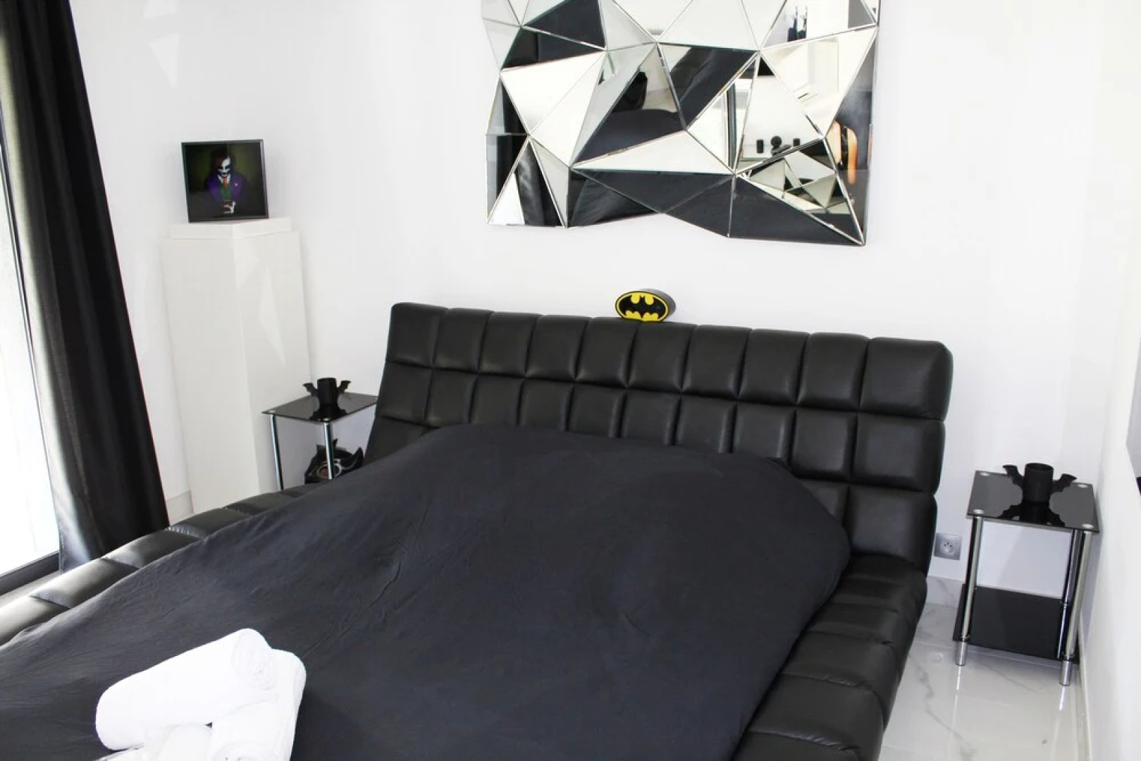 SHANGTASIA Luxury Art Room