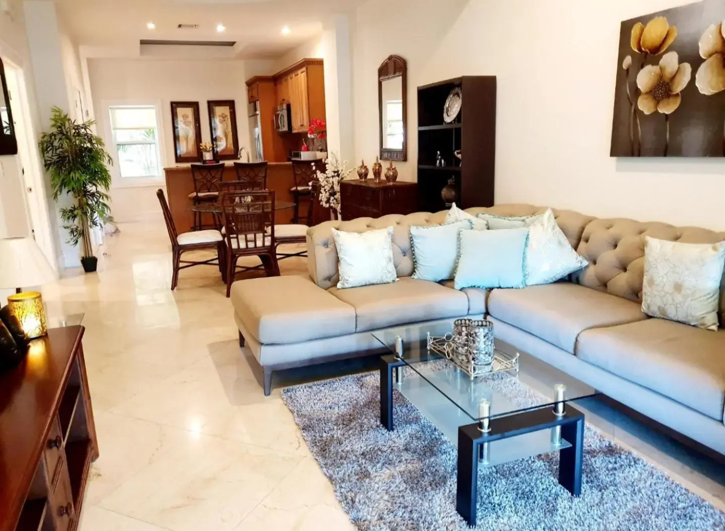 Villa Segovia @ Landmark by the Sea