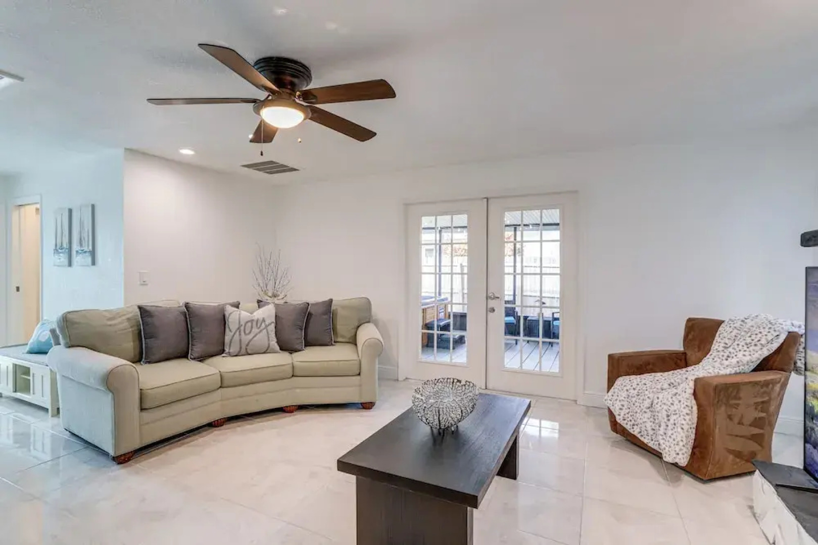 Largo Family Oasis: Private Pool & Hot Tub!