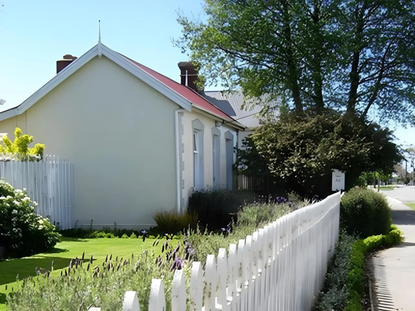 Designer Cottage B&B