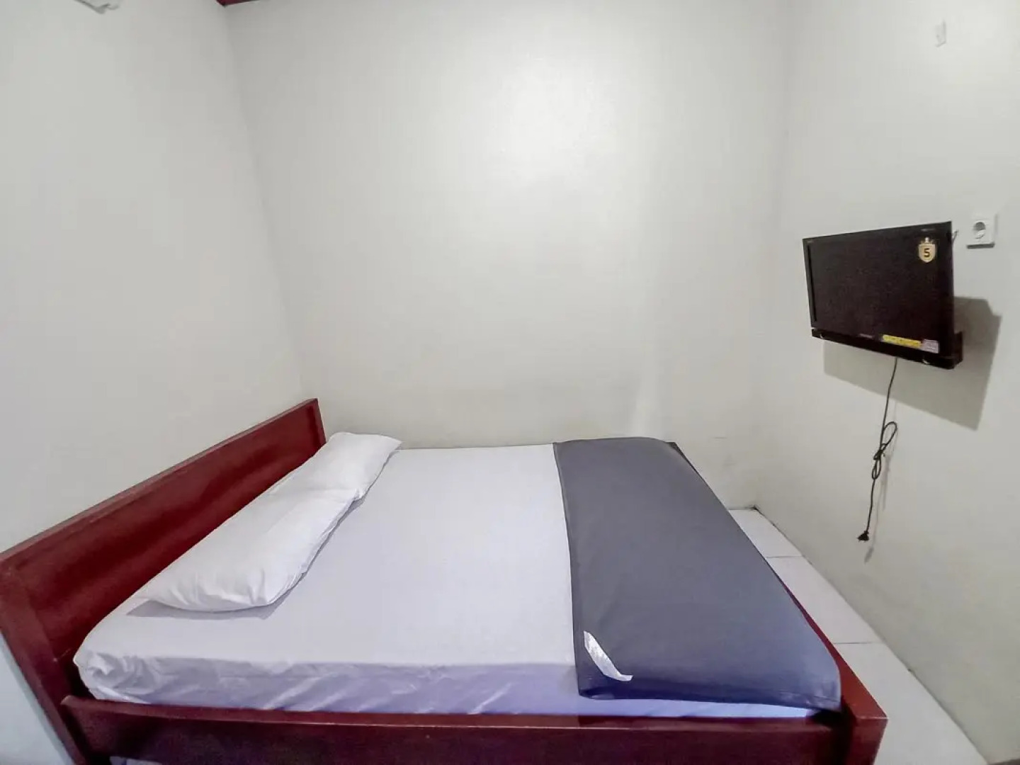 Hotel Gerung 2 near Luwes Mall Nganjuk Mitra RedDoorz