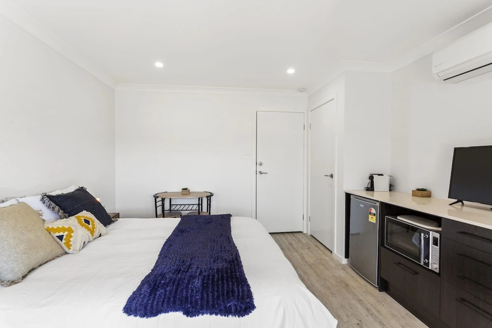 Whale Studio Apartment, 1a Ocean Street