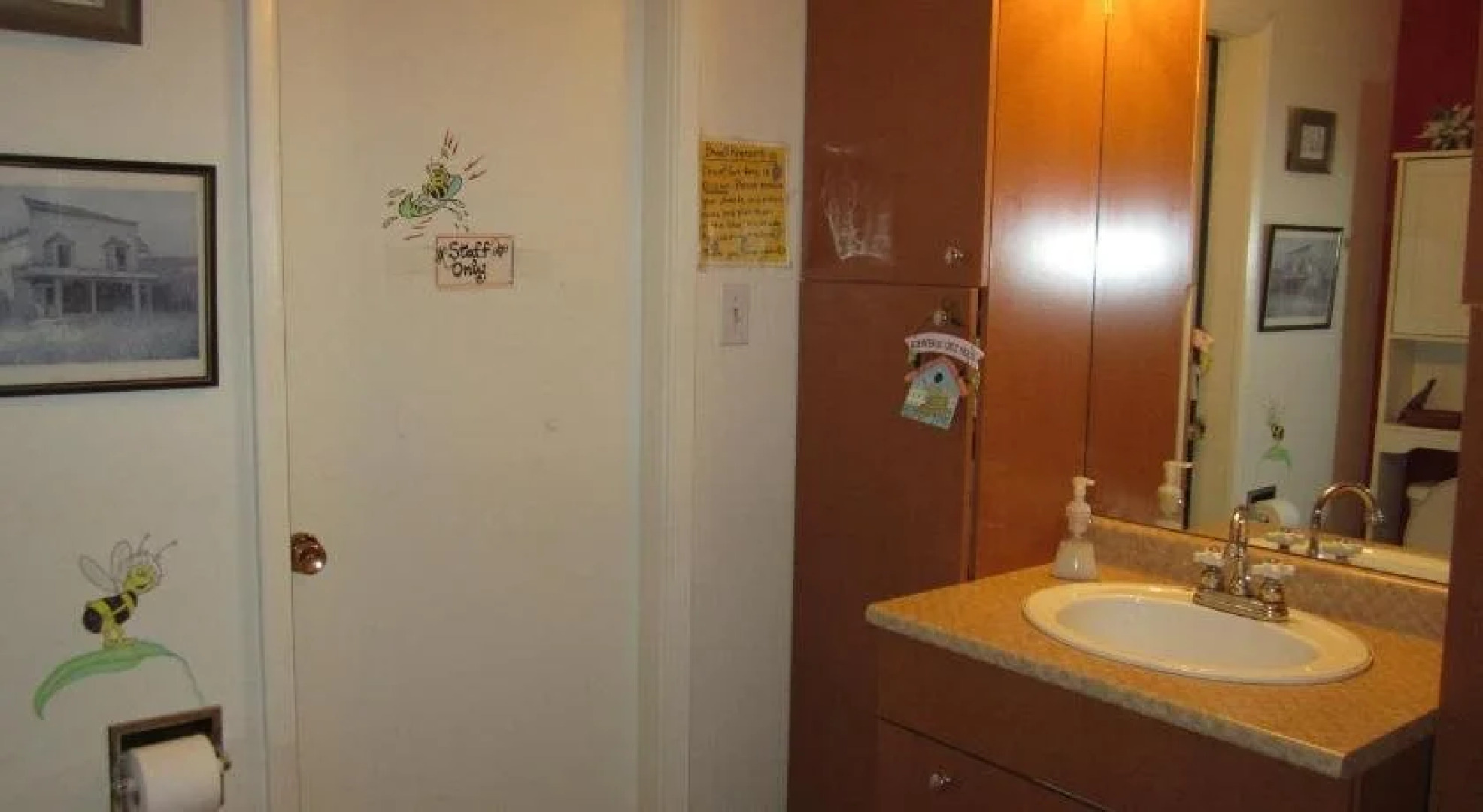 The Beez Kneez Bakpakers