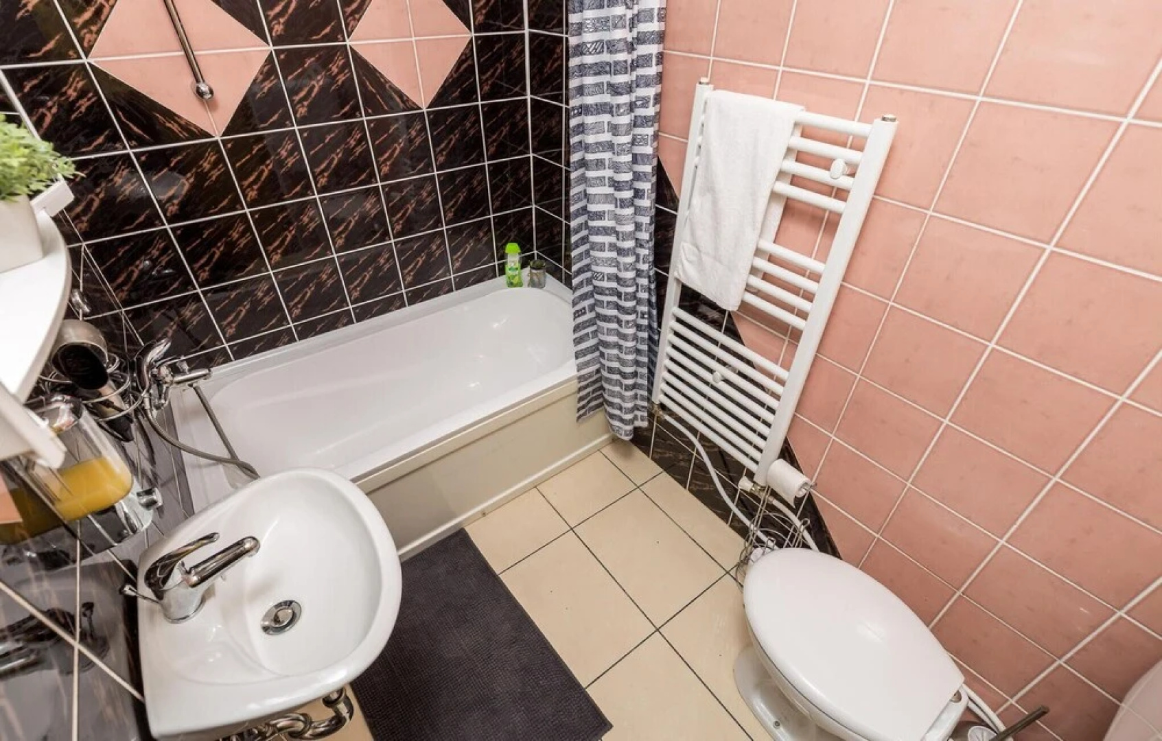Beautiful Home in Otocac With 3 Bedrooms, Wifi and Outdoor Swimming Pool