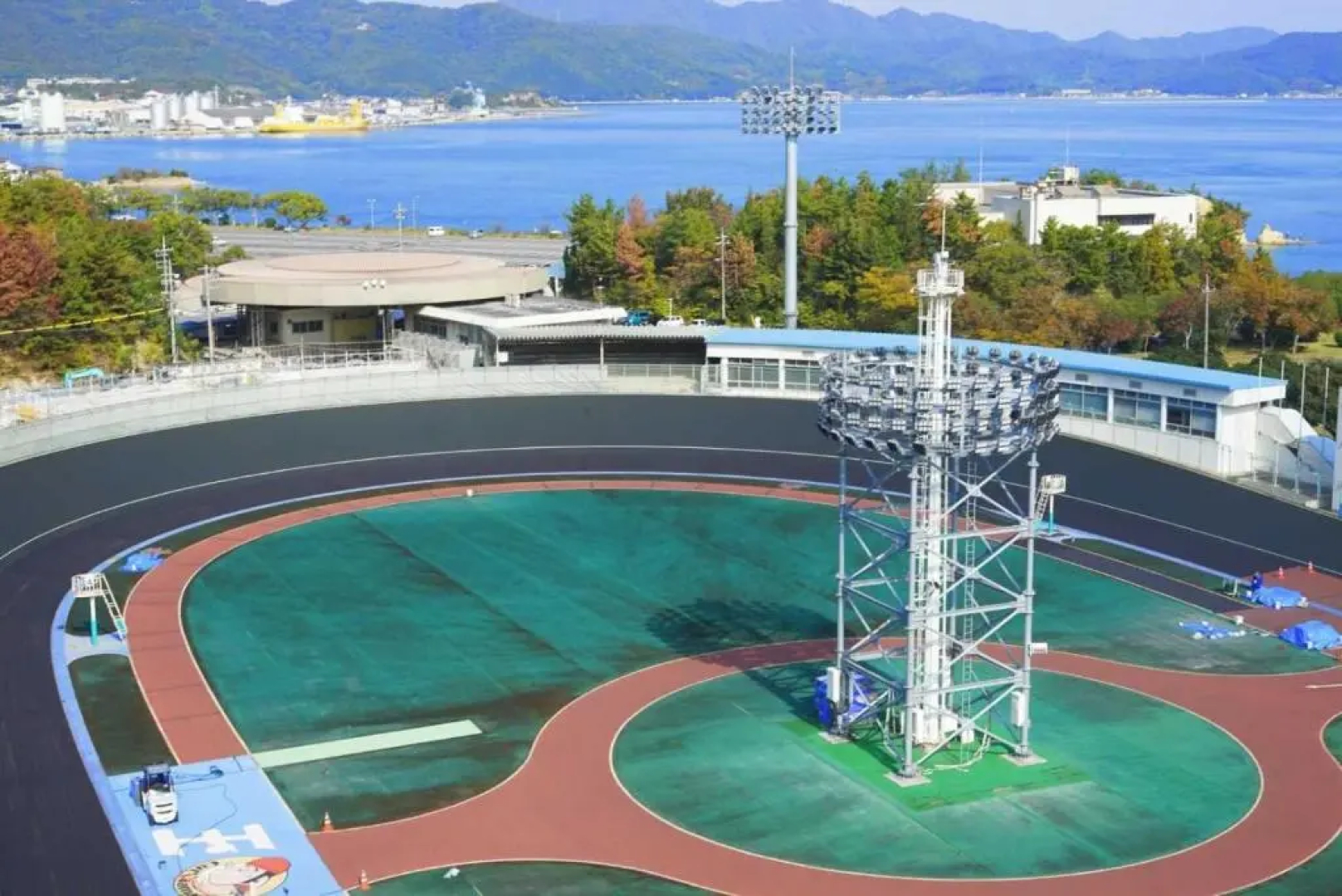 Setouchi KEIRIN HOTEL 10 by Onko Chishin