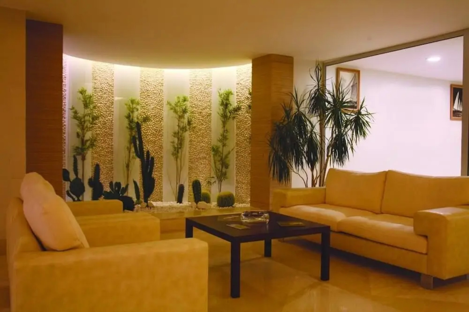 Roxx Suite Deluxe & Spa Hotel