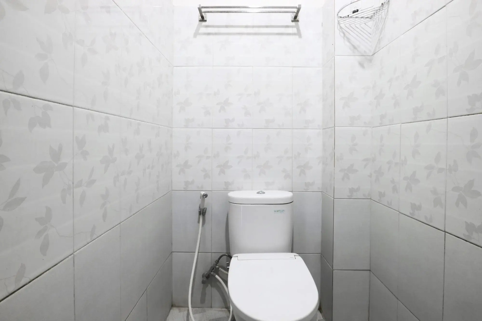 Saloka Guest House by ZUZU