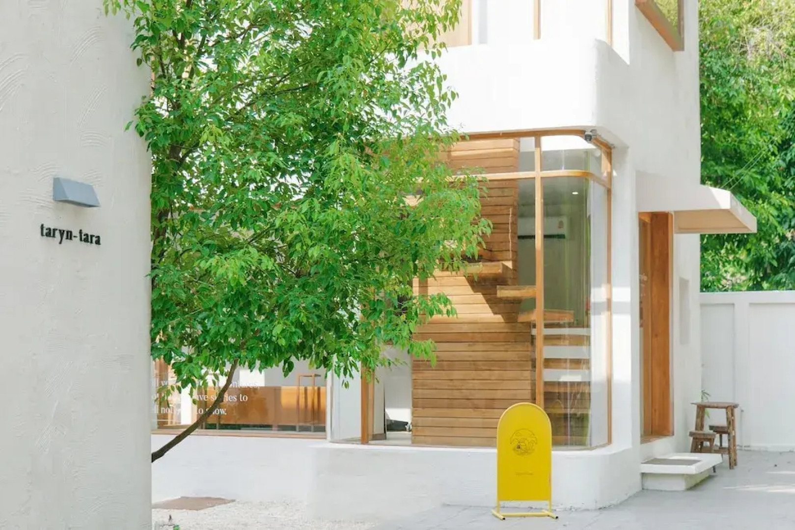 Taryn Tara Cafe And Stay