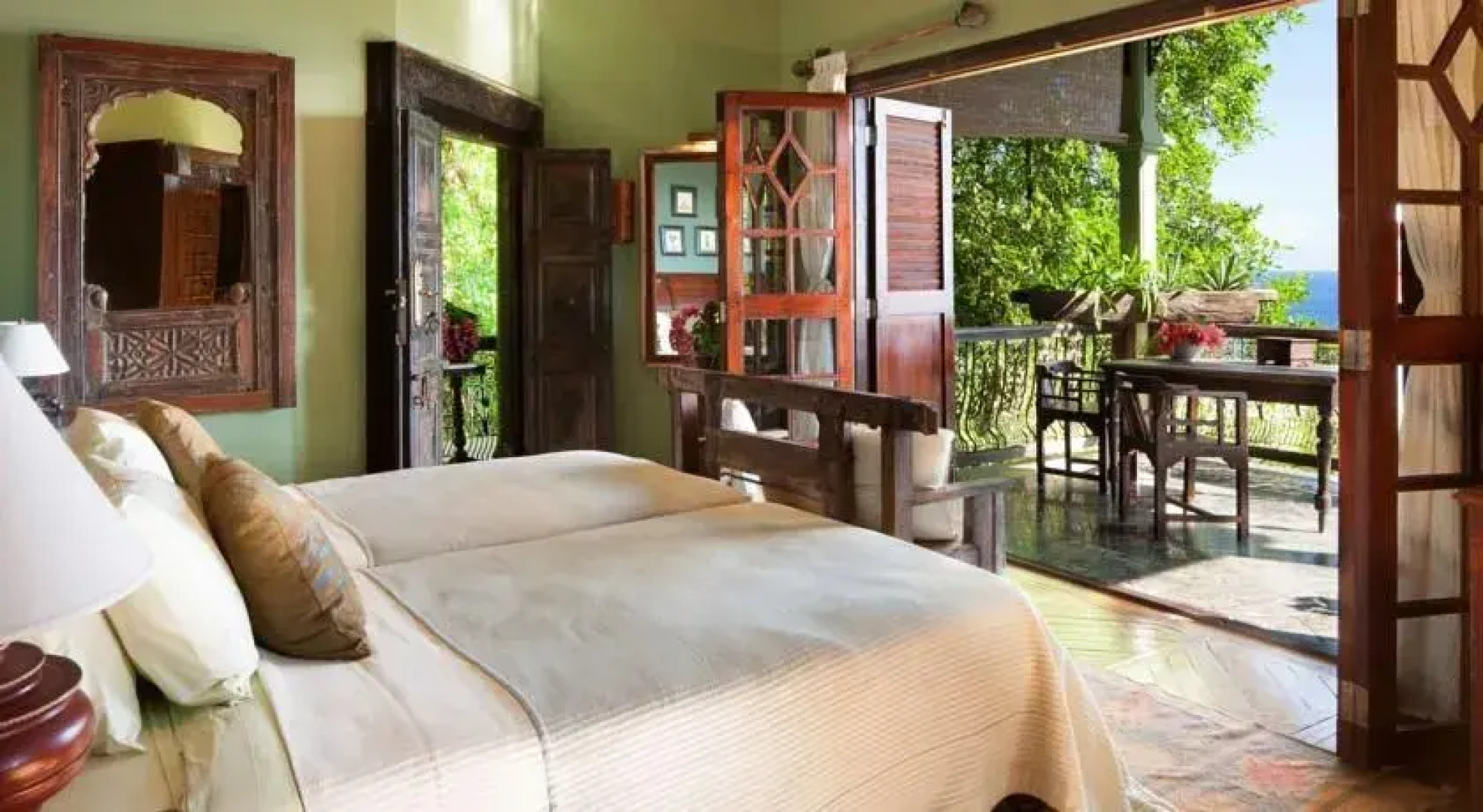 Residence on the Rocks