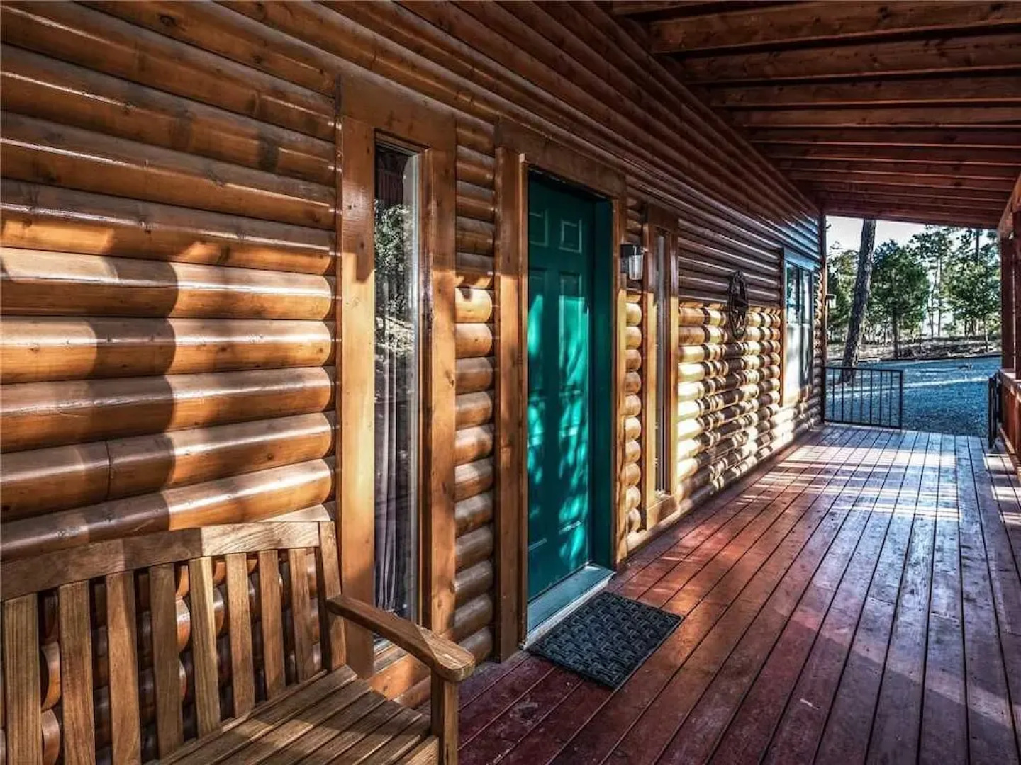 Wine N Pines - Two Bedroom Cabin with Hot Tub
