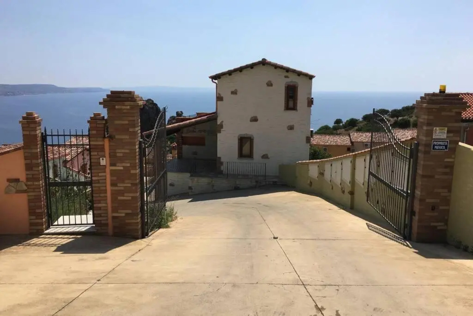 TINY HOUSE (con piscina e wi-fi)