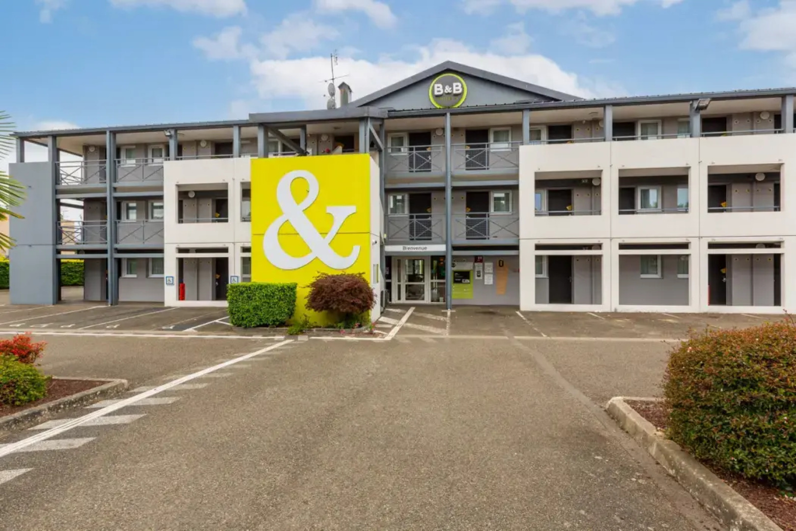 B&B HOTEL CHARTRES Le Forum (1)