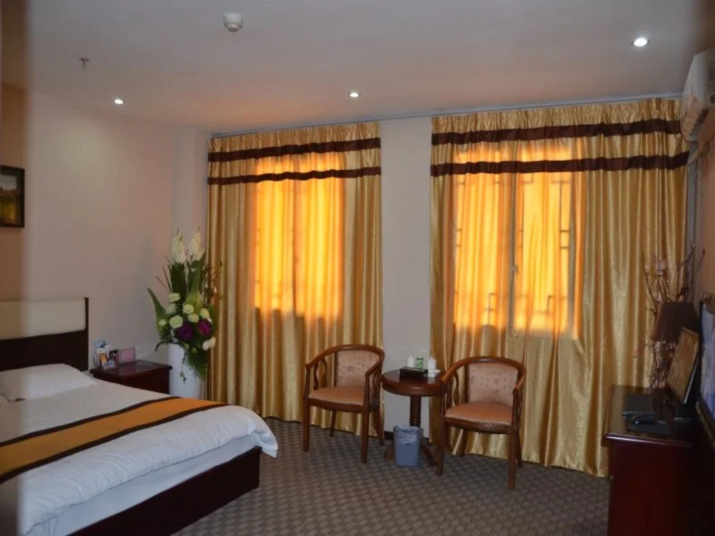 Wudangshan Yinjie Holiday Hotel