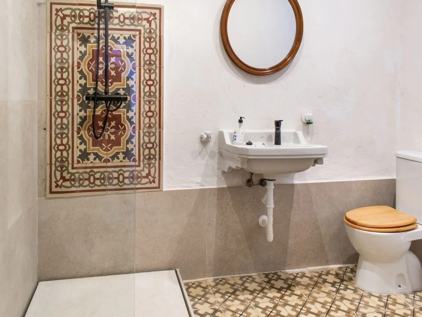 Charming Holiday Home in Fuentes de Andalucía With Pool