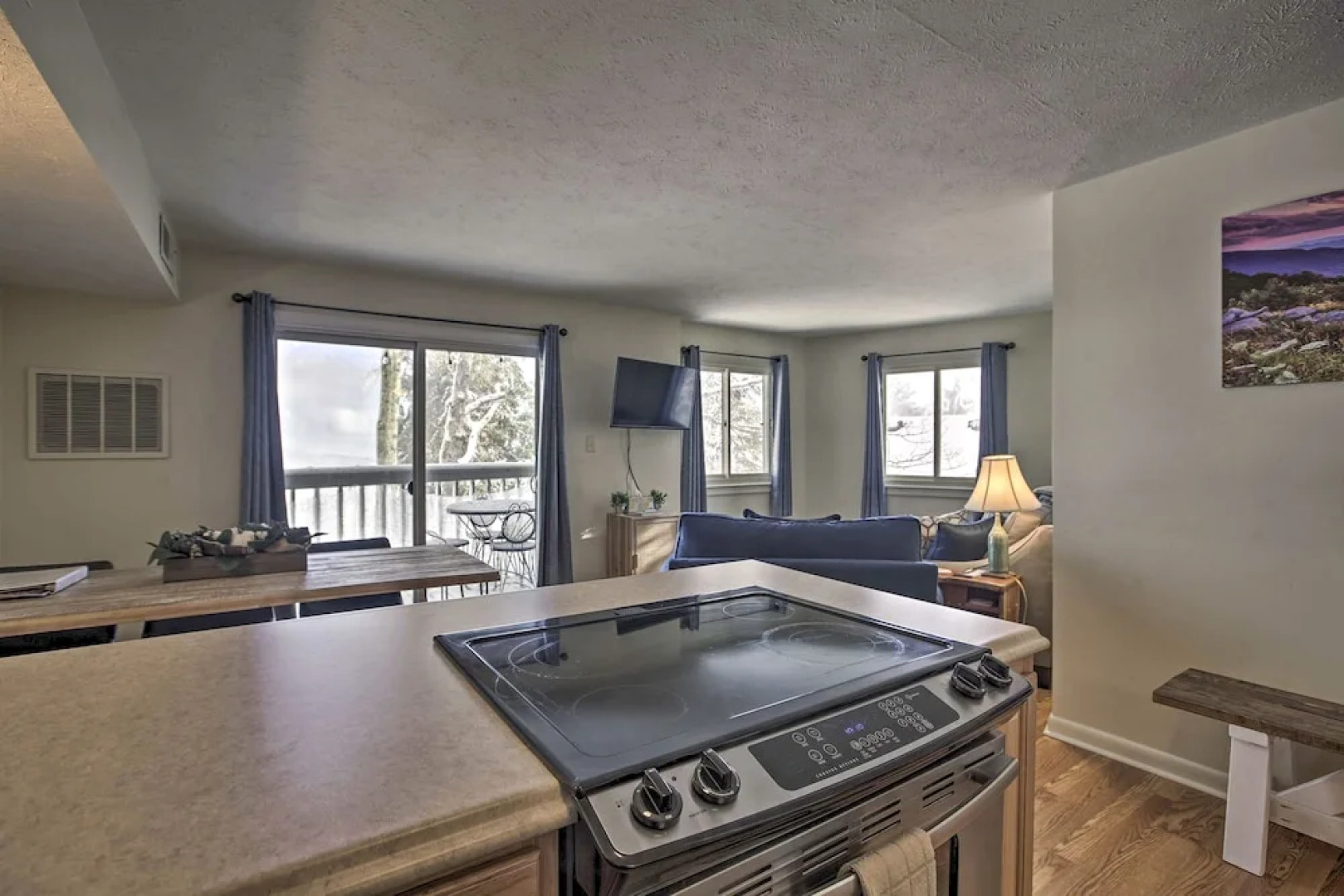 Ski-in Ski-out Wintergreen Condo w/ Balcony