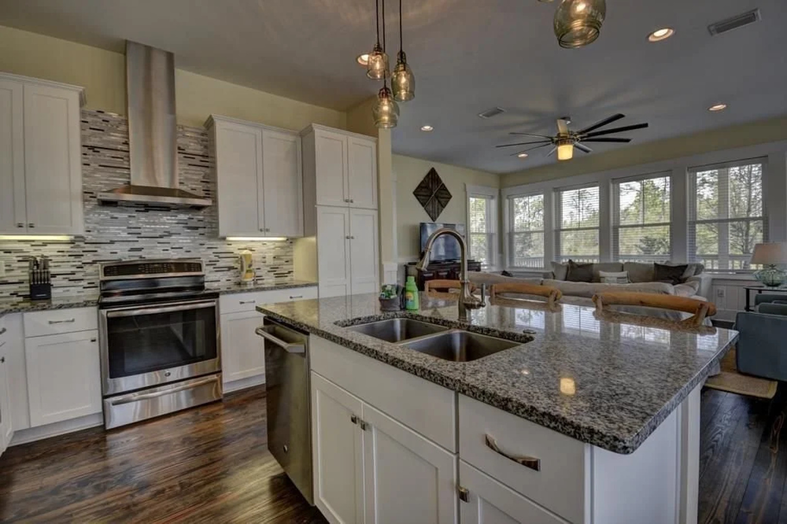 Fleur de Lee Holiday Home by Blue Sun