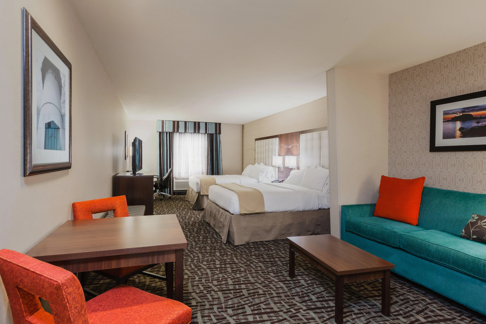 Holiday Inn Express & Suites Eureka by IHG