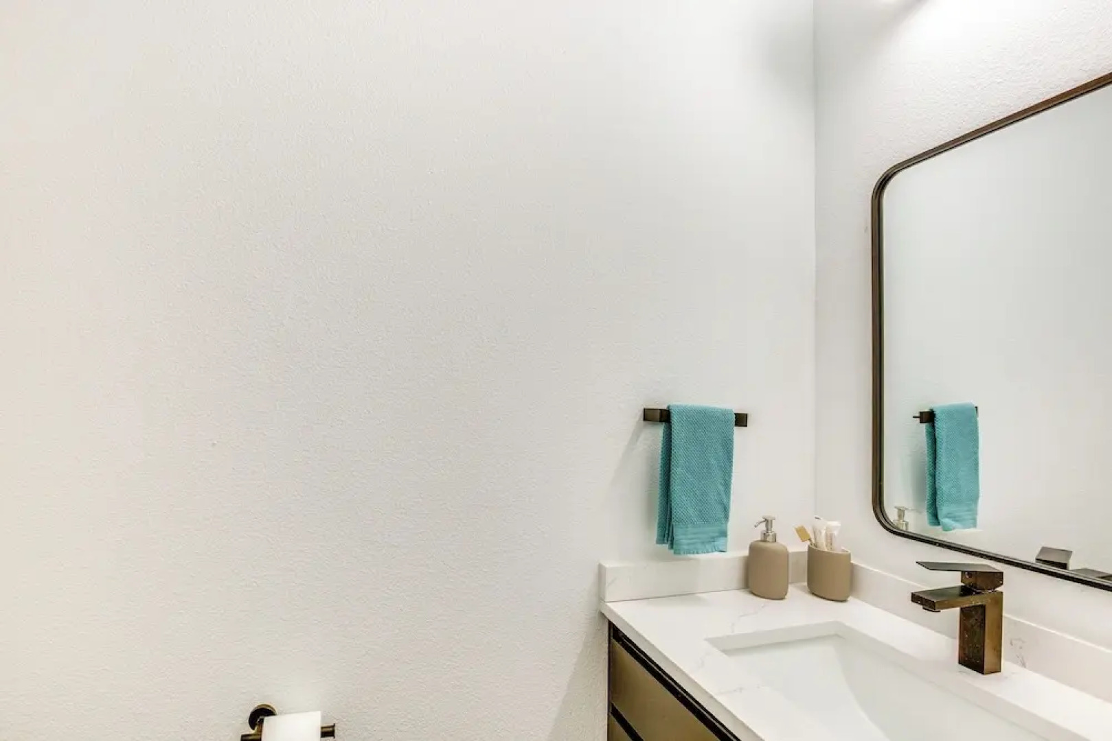 Fire Pit + Grill: Lakeside Gun Barrel City Home!