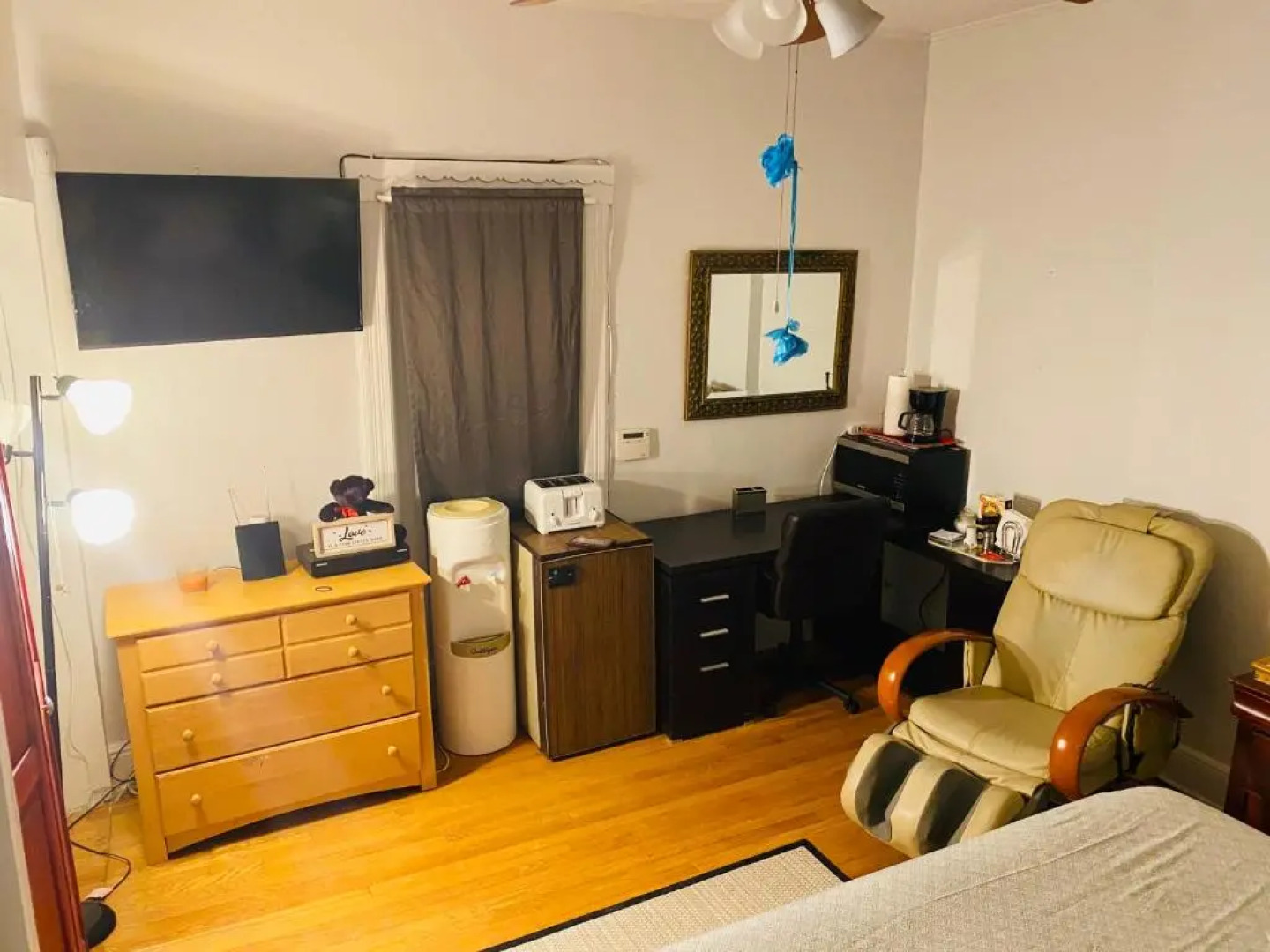 7 Room with Jacuzzi, Massage Seat, and Parking Spac, 15 mins in bus and 7 minutes via New York Waterway Ferry to the CITY - THE BEST CHOICES!!