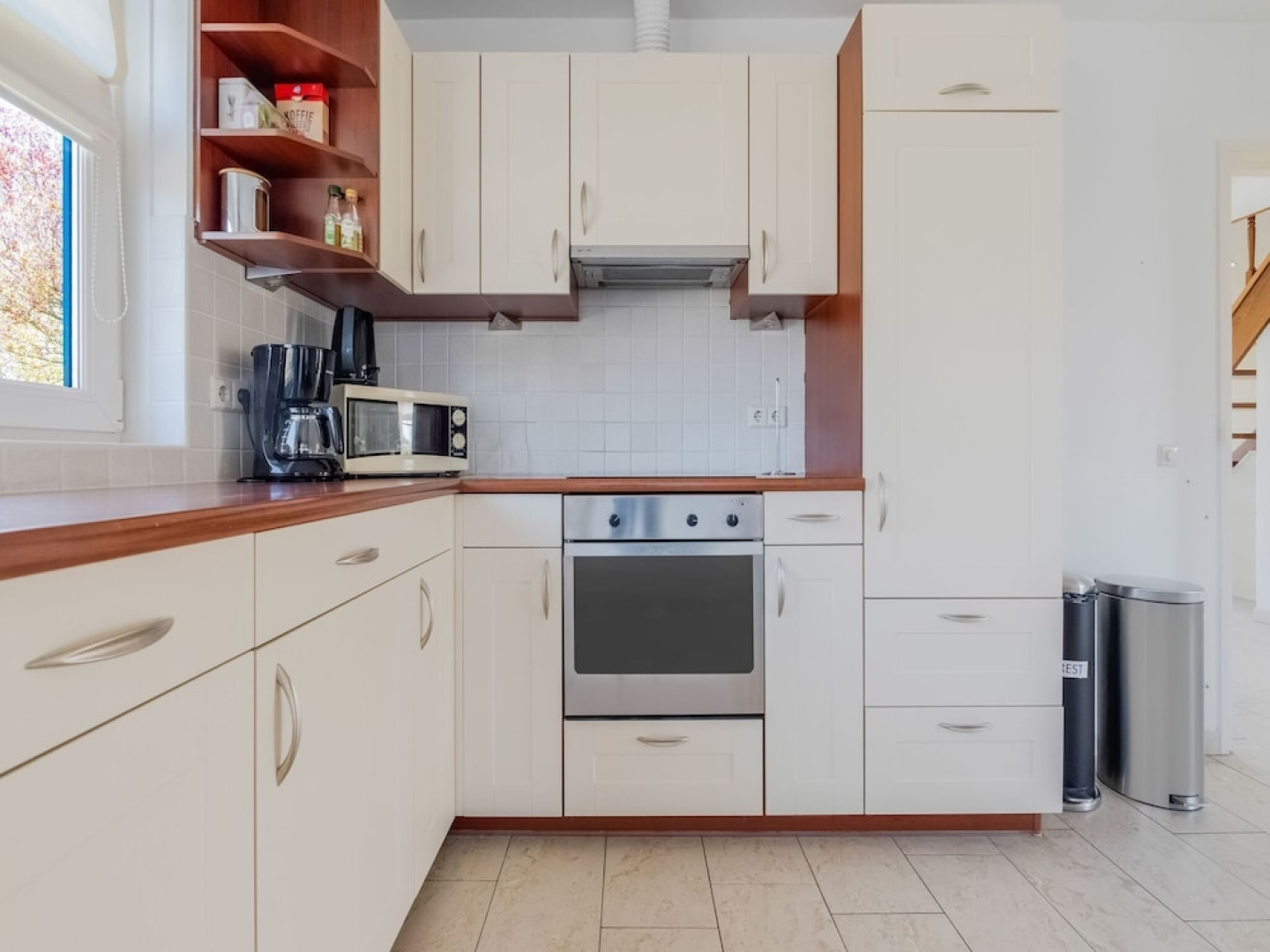 Pretty Farmhouse in Genderen with Terrace and Garden