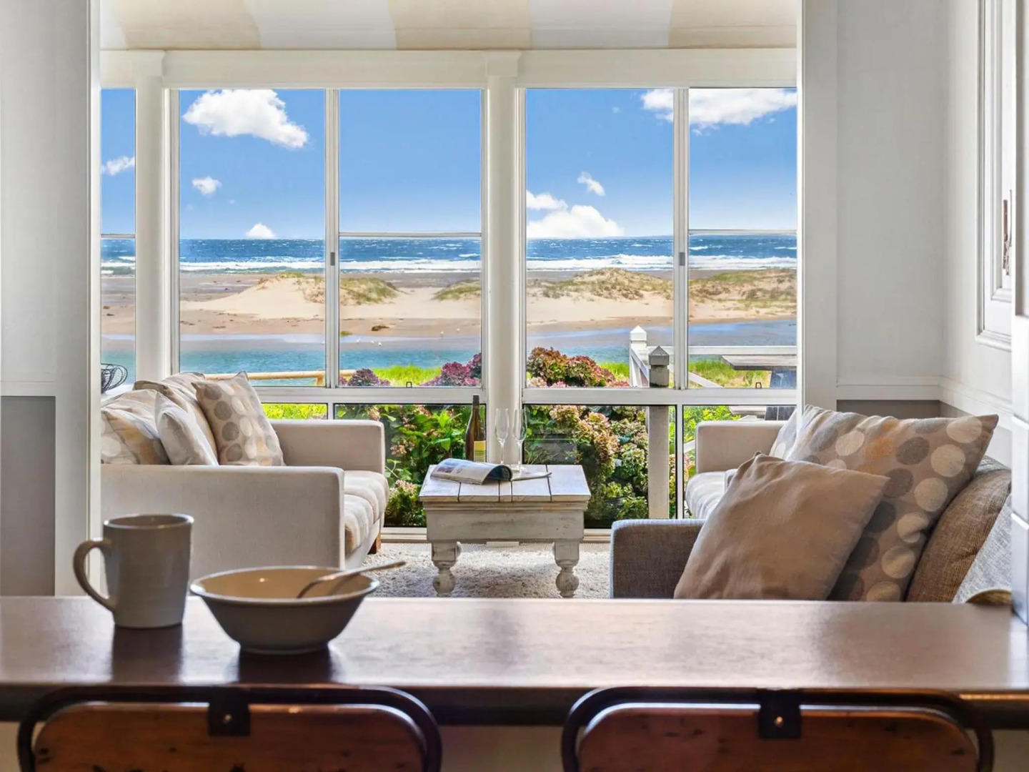 THE BEACH HOUSE Gerroa 4pm check out Sundays