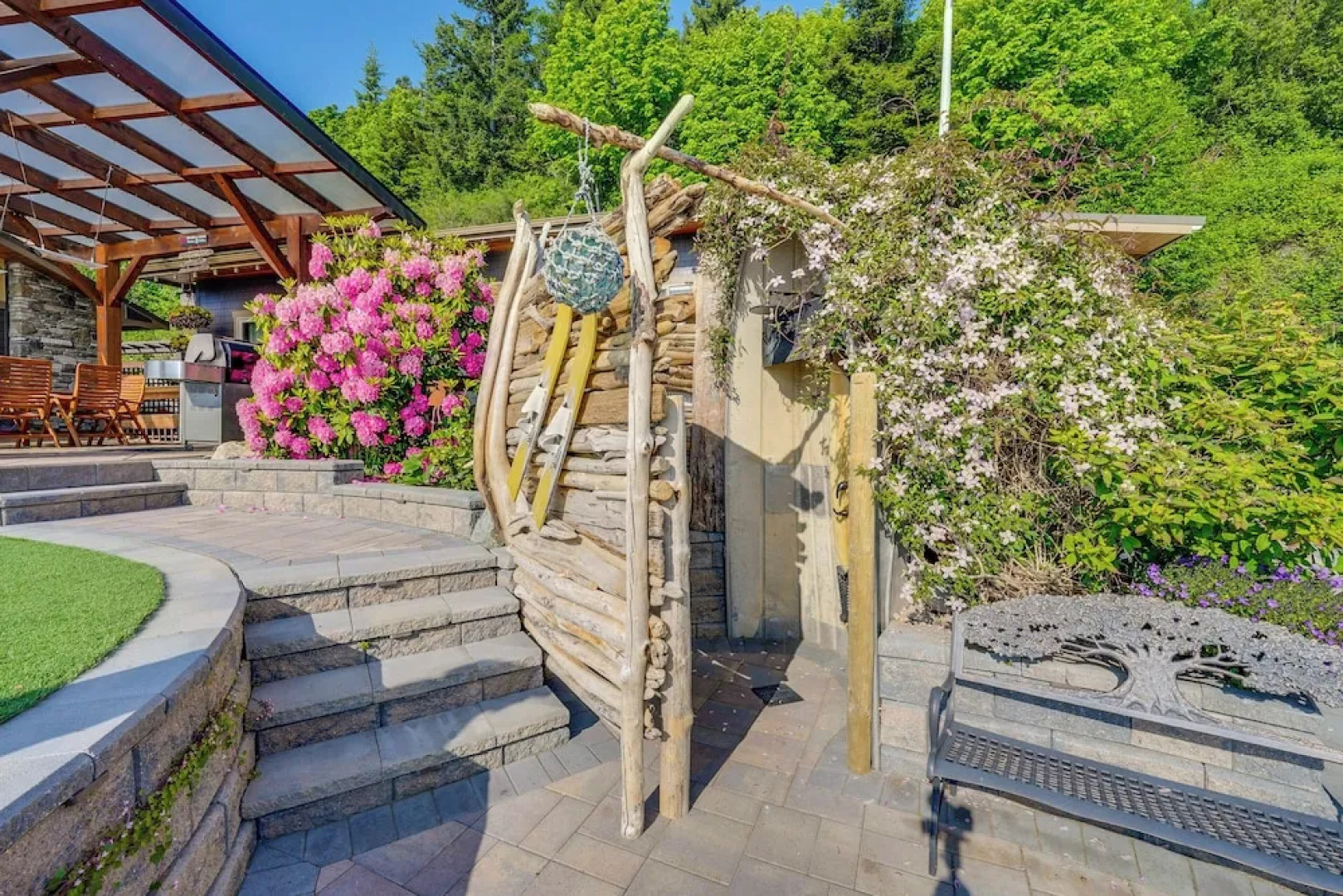 Similk Bay Retreat With Deck, Fire Pit + Hot Tub!