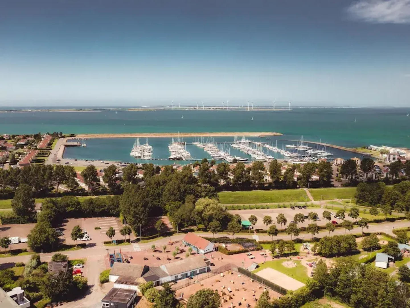 Restyled 2 Bathroom Holidayhome, sea Within Walking Distance