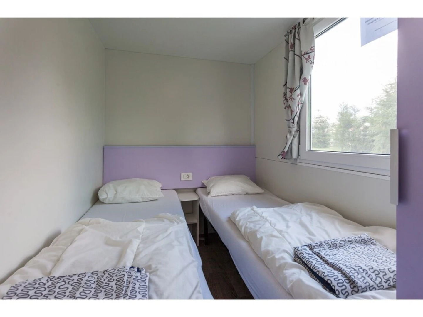 Snug Mobile Home in Januv Dul Bohemian With Pool