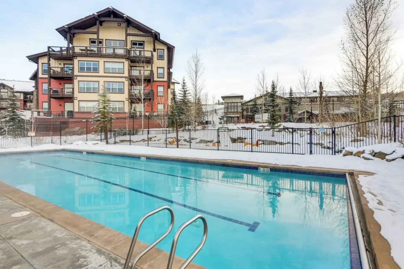 Ski-in/ski-out Granby Ranch Condo w/ Pool Access