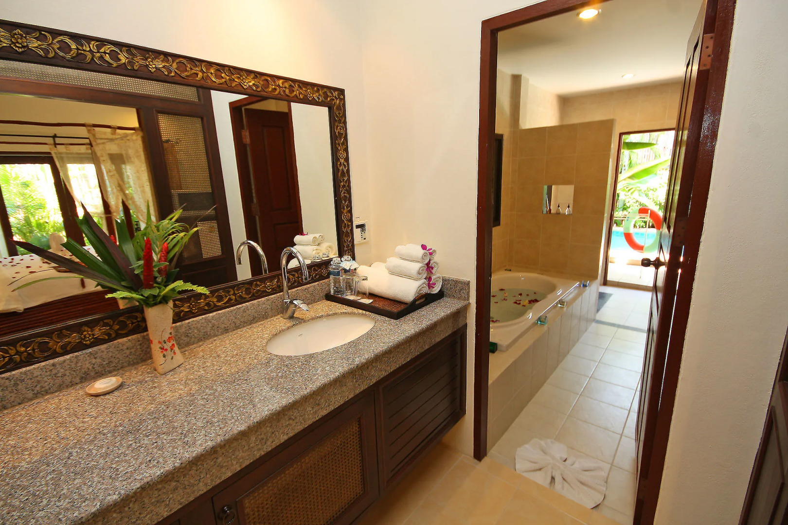 Villa Raya Private Pool Villas Resort