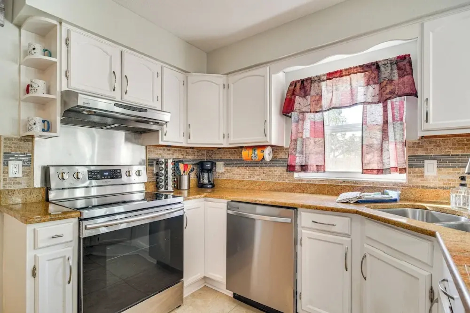 Pet-friendly Home w/ Pool & BBQ in Largo