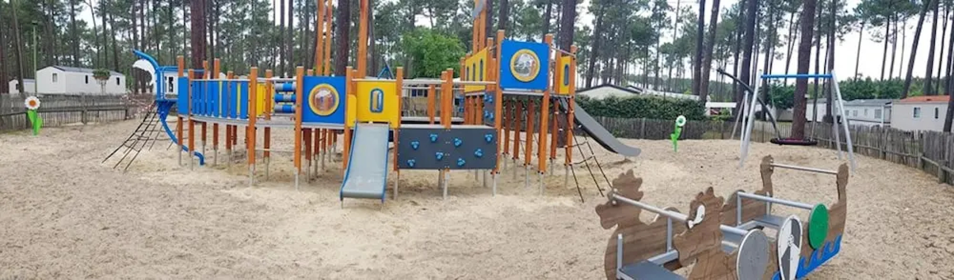 Bungalow with 2 Bedrooms in Saint-Julien-En-Born, with Shared Pool And Furnished Garden - 6 Km From the Beach