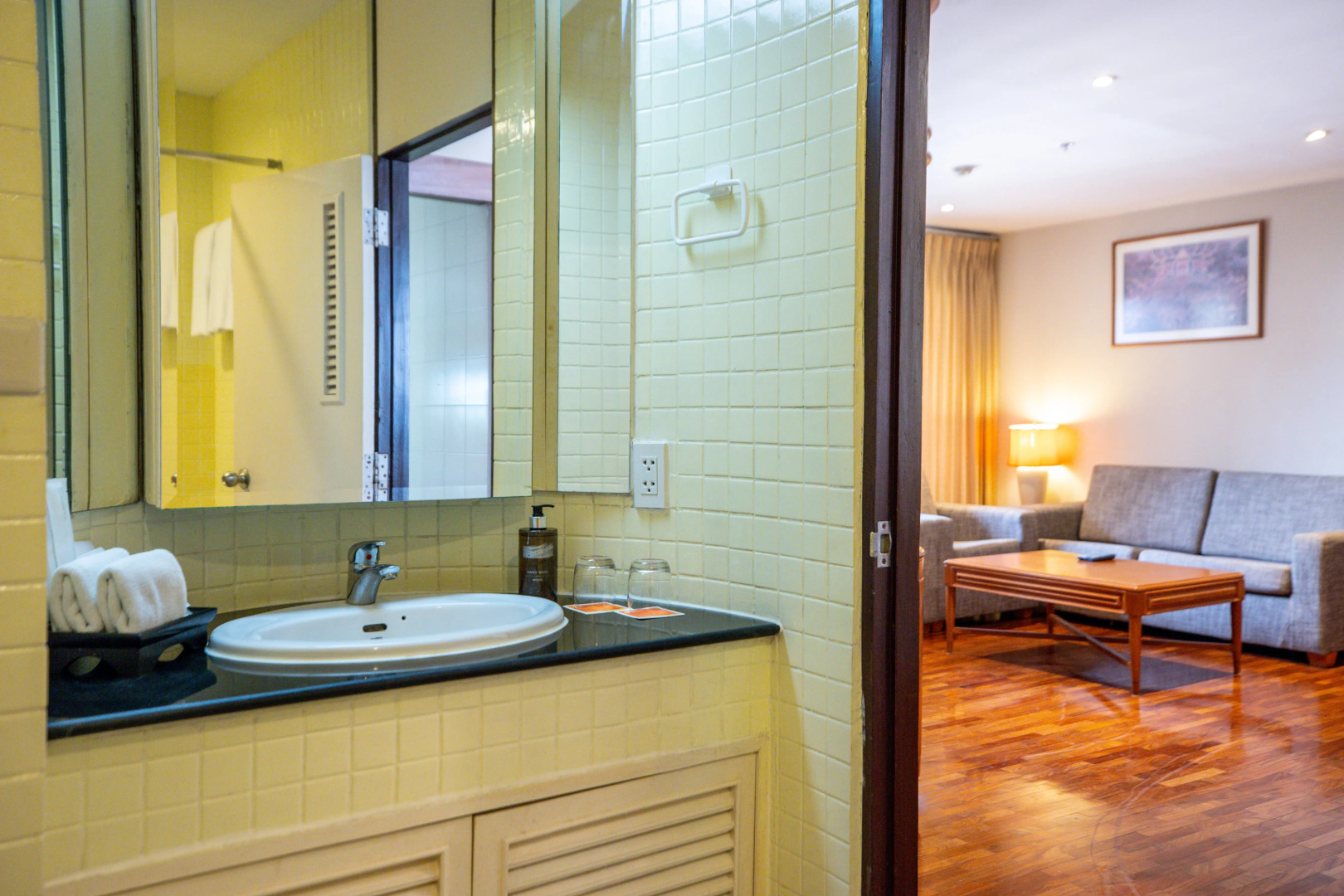 Bandara Silom Suites