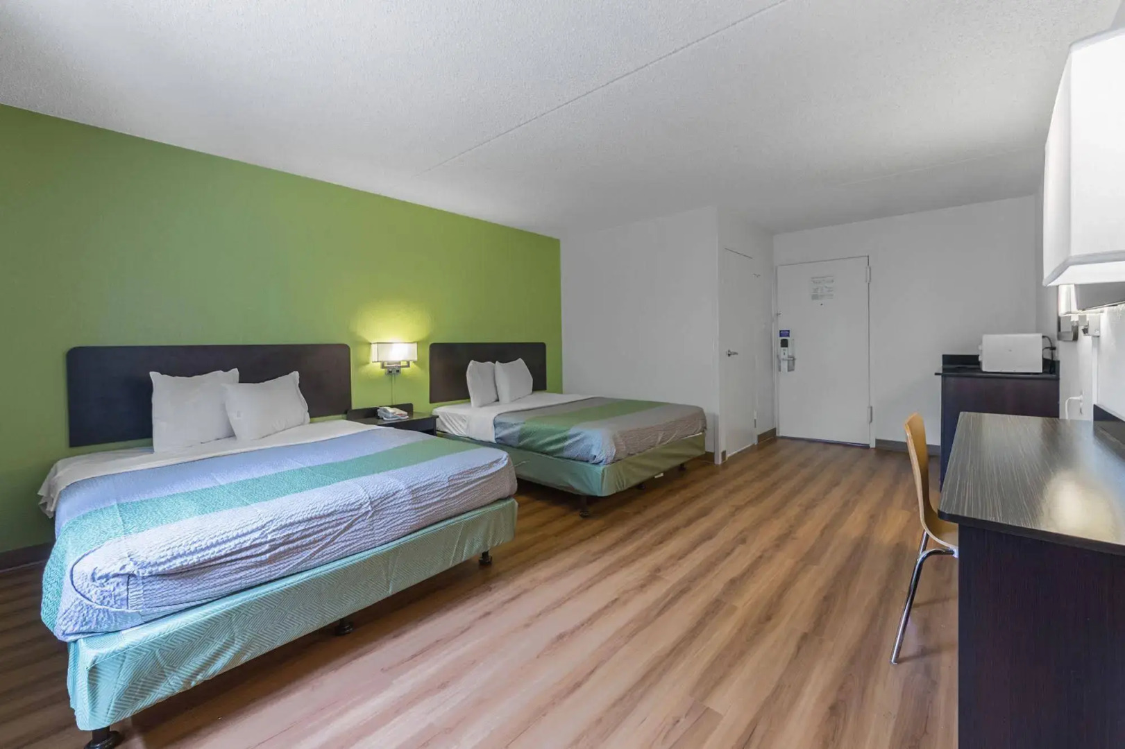 Motel 6 Warminster, PA