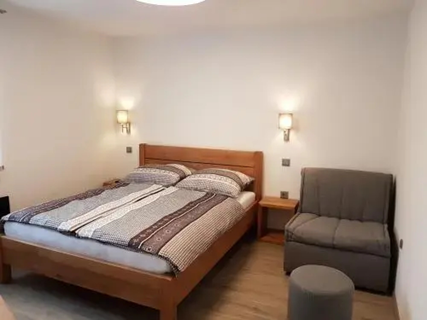 Apartments and Rooms Milena