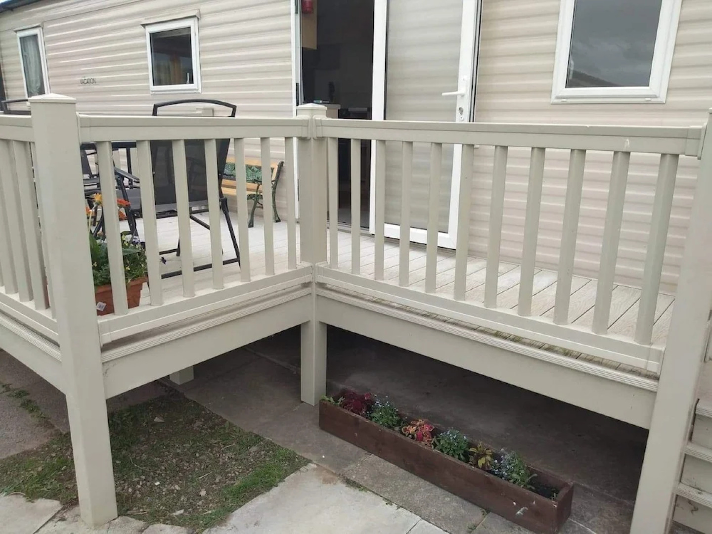 2 Bedroom 6 Berth Caravan With Decking