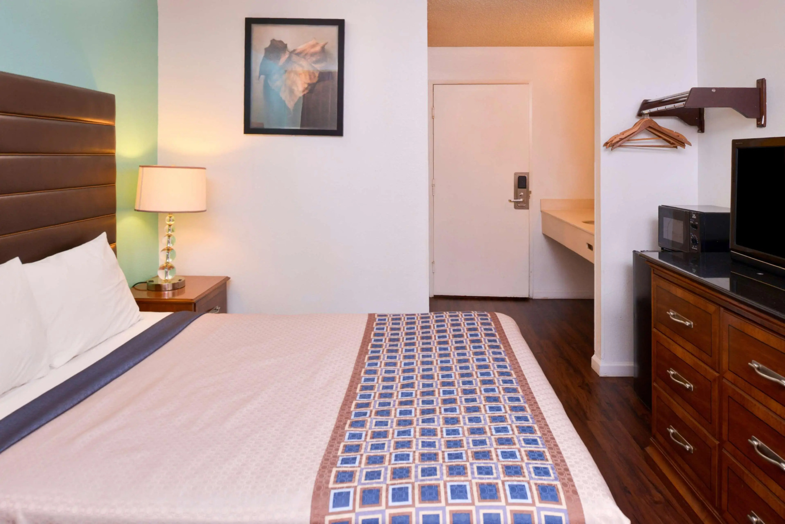 Studio 6 Suites Delano, CA