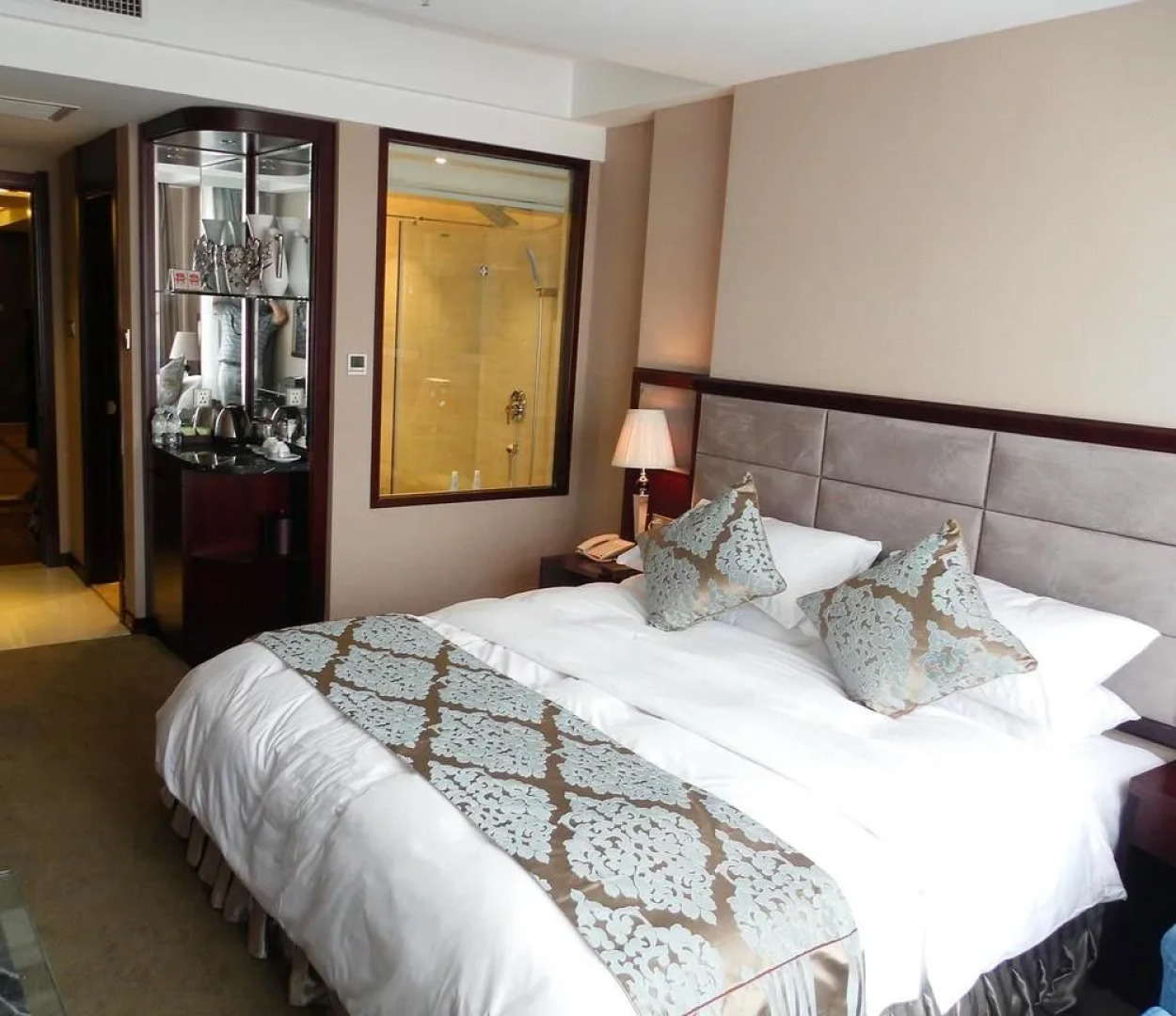 Dandong Jiangbin International Hotel (Yalu River Broken Bridge Scenic Spot Railway Station Branch)