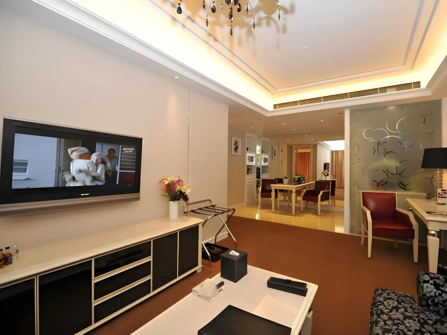 Wealthy All Suite Hotel Suzhou