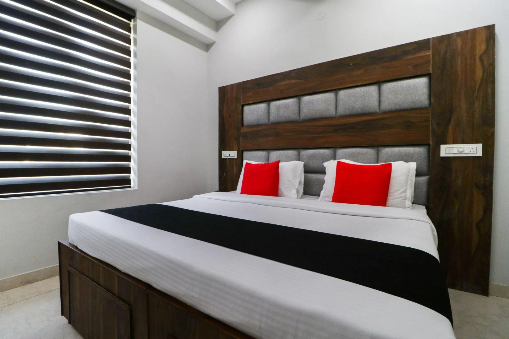 Capital O 10540 Hotel JD Residency