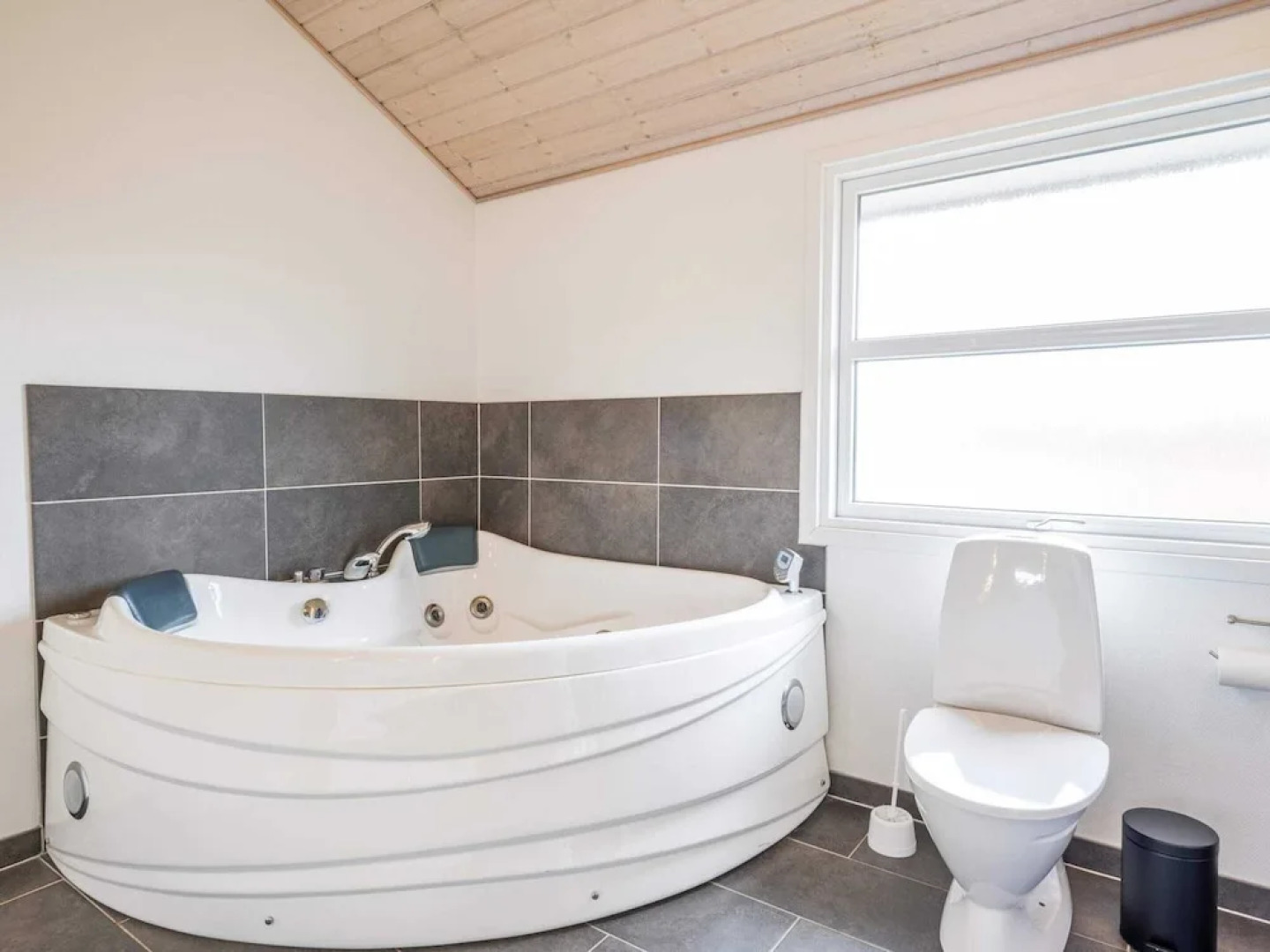 6 Person Holiday Home in Tarm