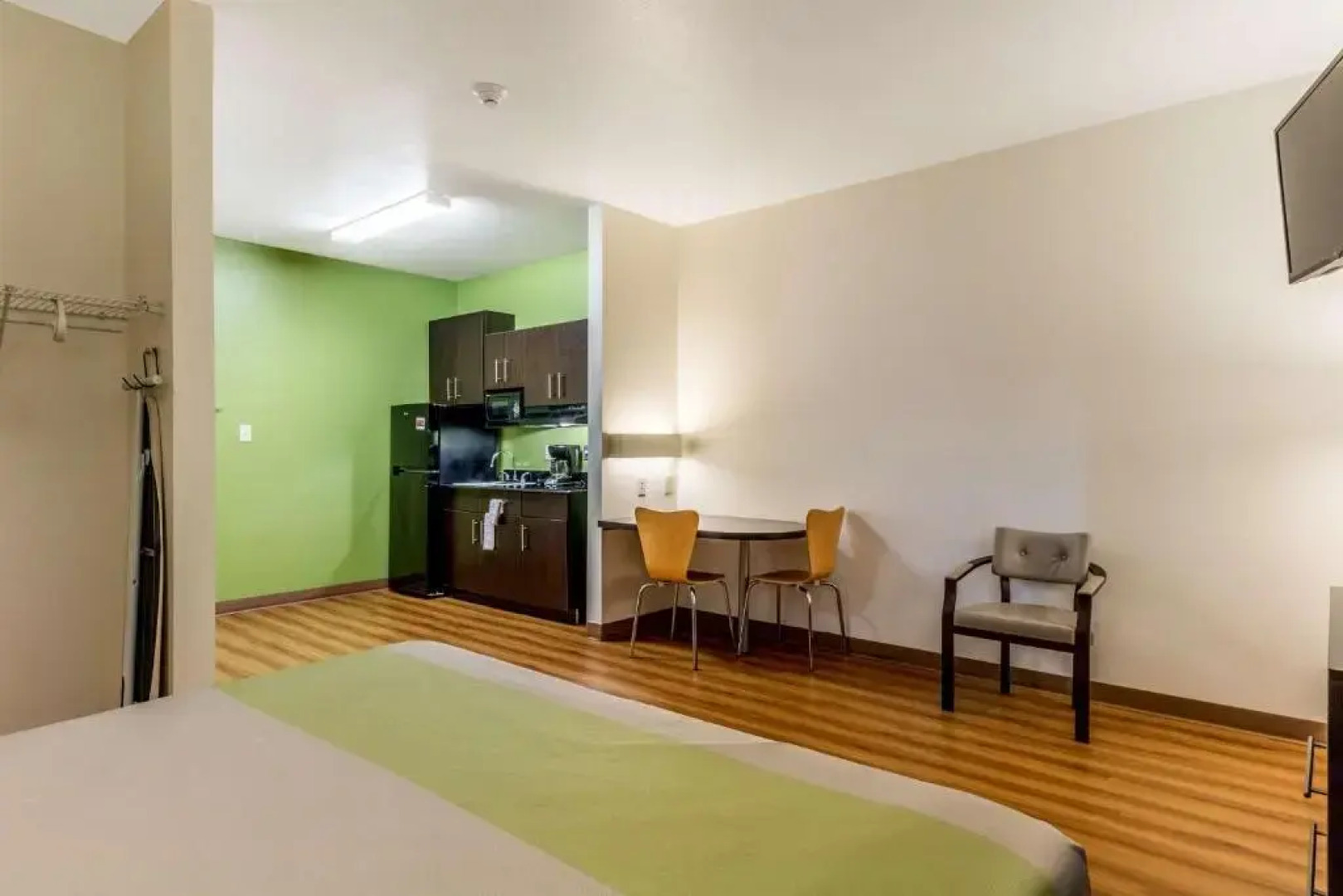 Super 8 by Wyndham Kenedy