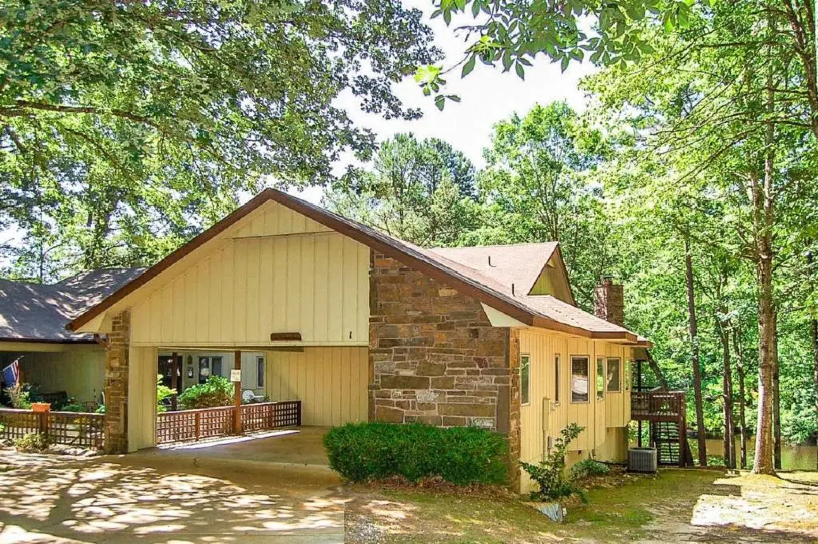 02101 - 1 LaCanada Lane