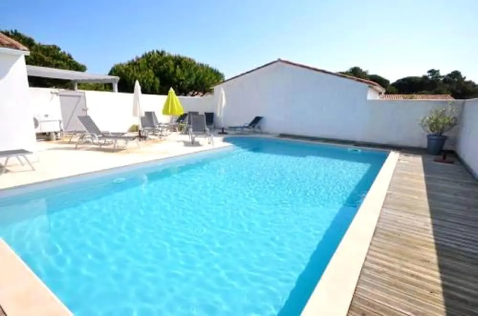 House With 2 Bedrooms in Le Bois-plage-en-ré, With Pool Access, Furnis