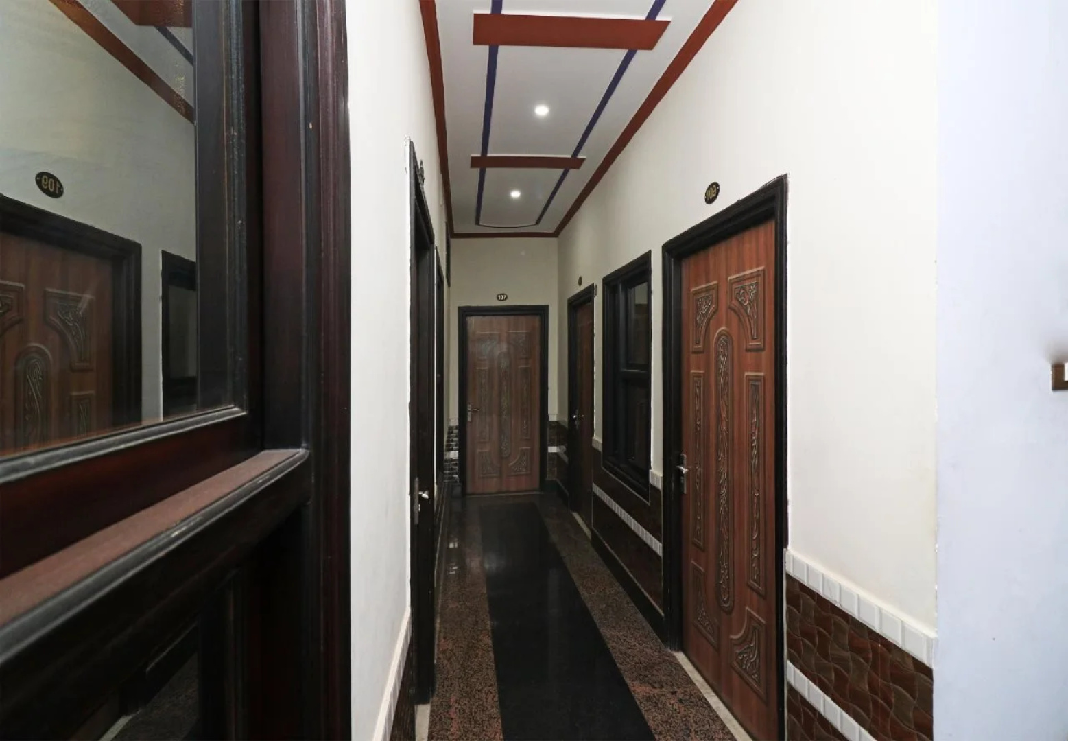 Tr Hotel By OYO Rooms