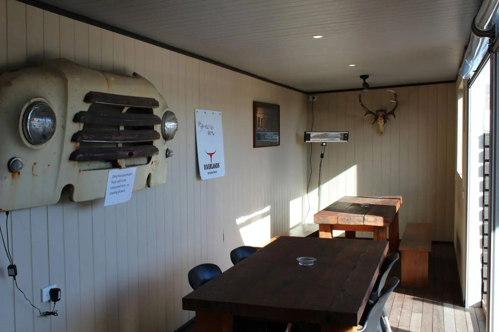 Riverlands Roadhouse Motel