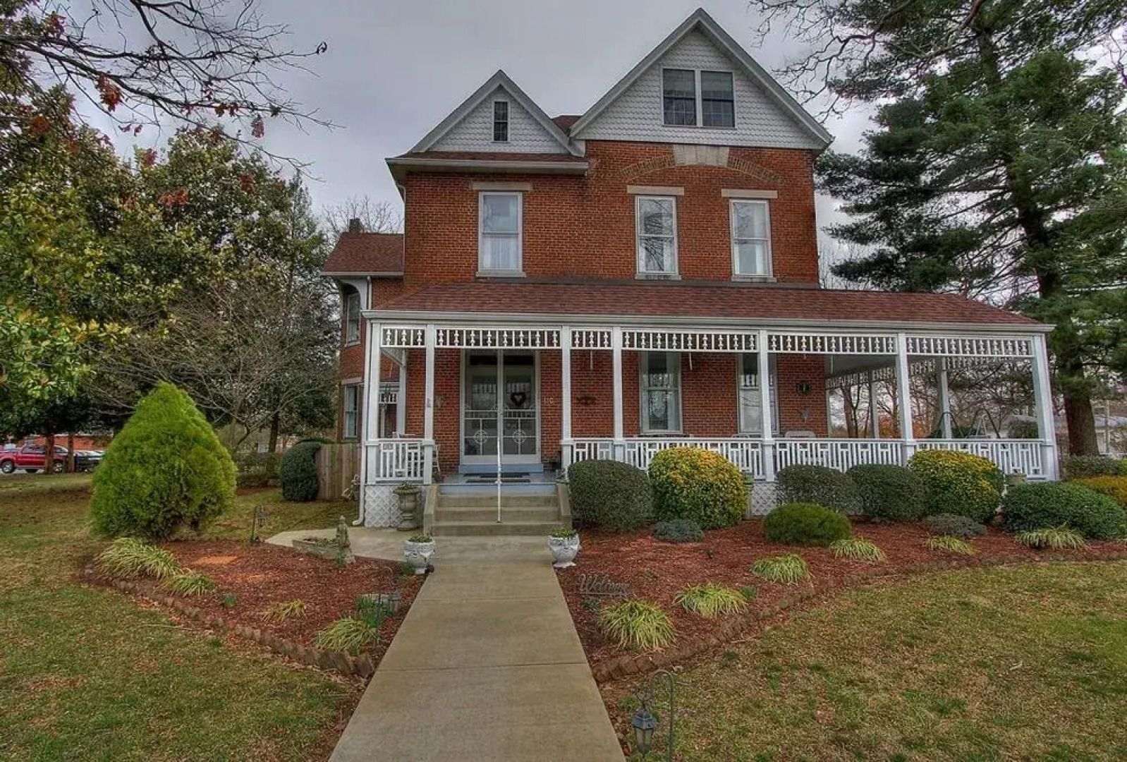 Victorian House Bed & Breakfast