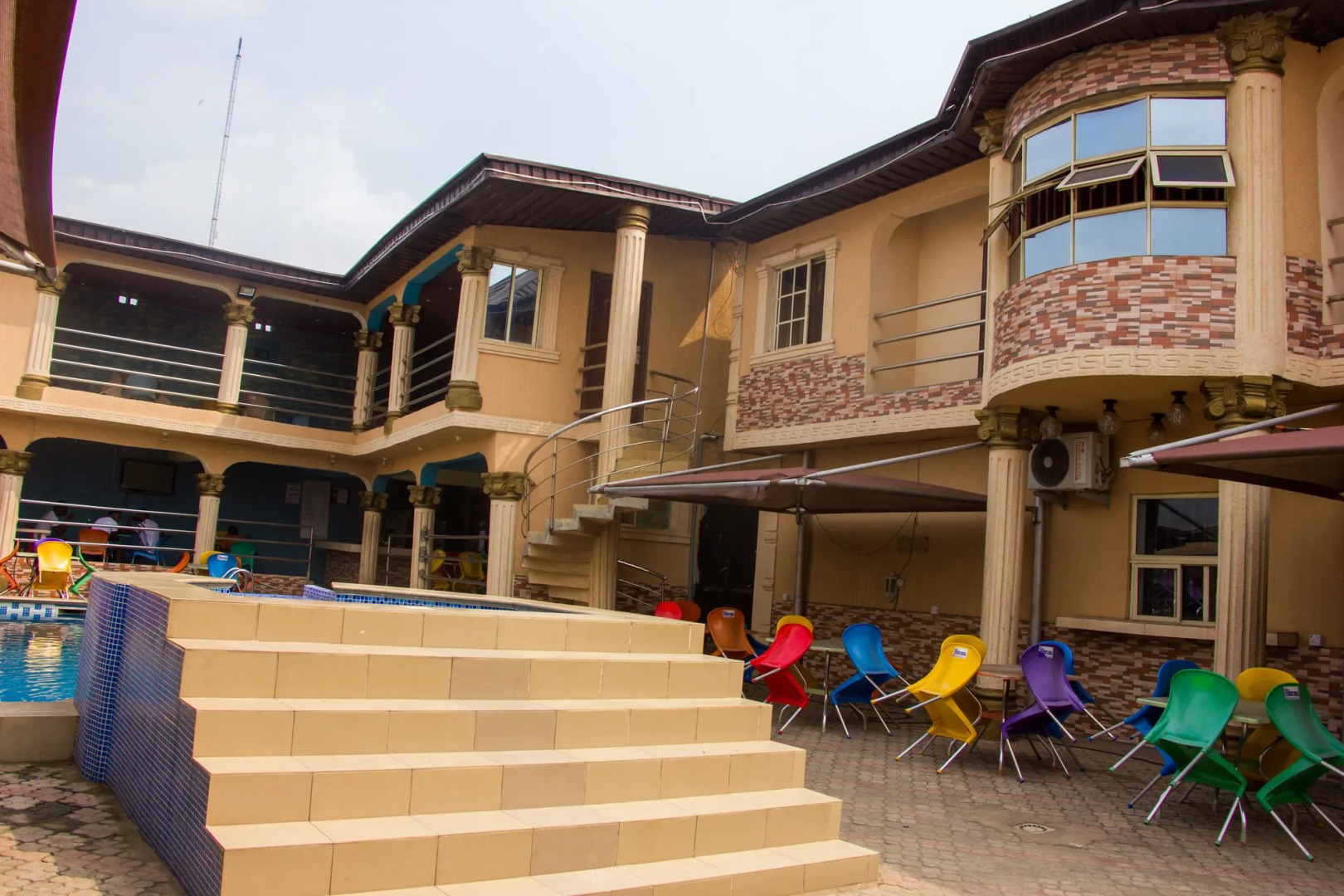 Masbat DeKings Hotel