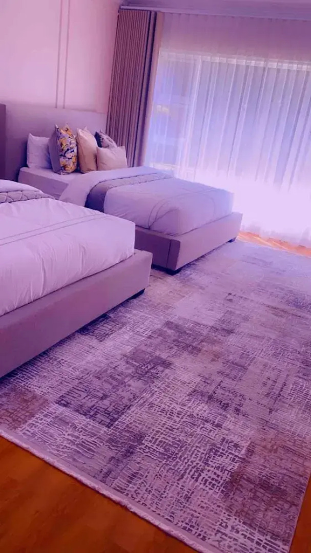 Or Tambo Airport Holiday Home