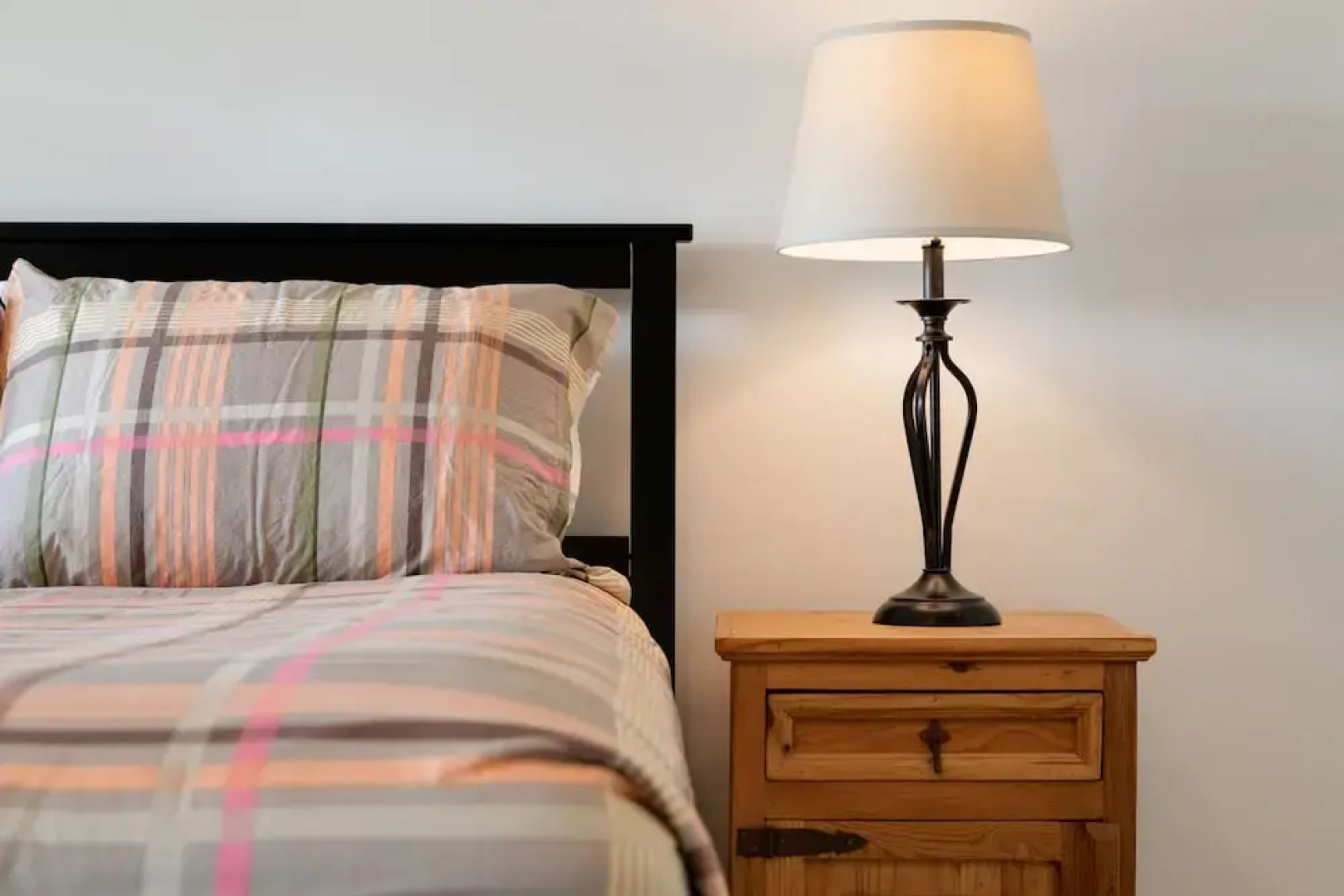 Sunny Pasadena Mansion, Sparkling Heated Pool & Projector Room!